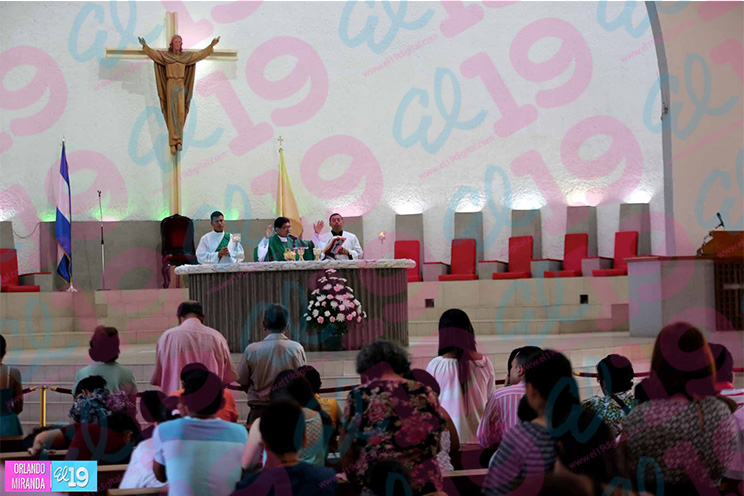 Familia católica celebra último domingo de agosto con solemne eucaristía en la Catedral de Managua