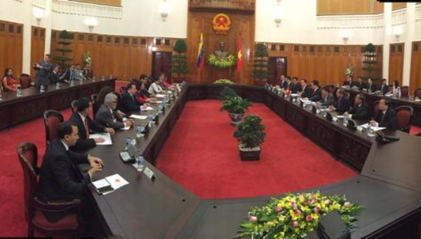 Altos funcionarios de Vietnam reciben a Nicolás Maduro
