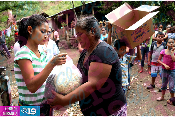 Gobierno continúa llevando miles de paquetes alimentarios a familias del Corredor Seco
