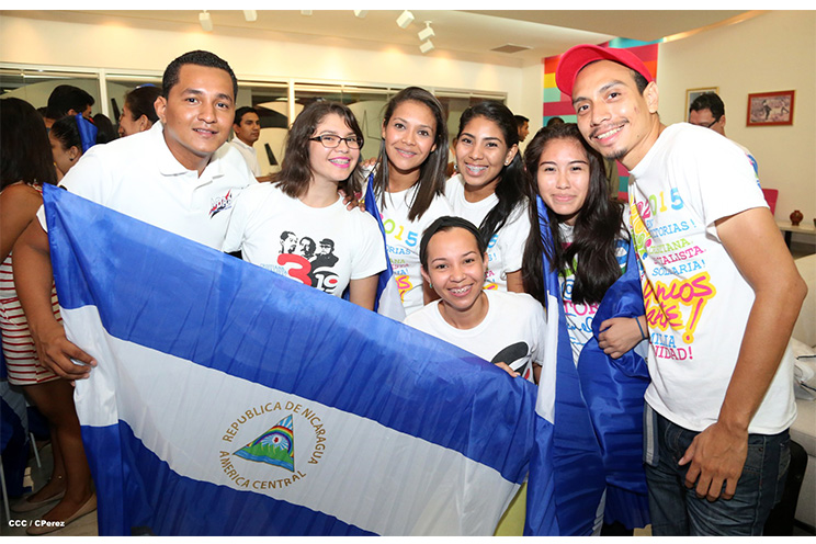 Una marea azul y blanca abraza a la selección nacional