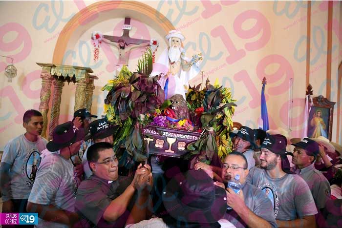 Mucho amor y devoción en bajada de San Jerónimo