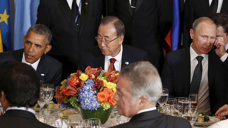 Obama y Putin se saludan y brindan en almuerzo de la ONU