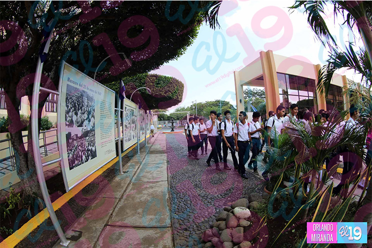 Estudiantes recorren avenida peatonal Augusto C. Sandino