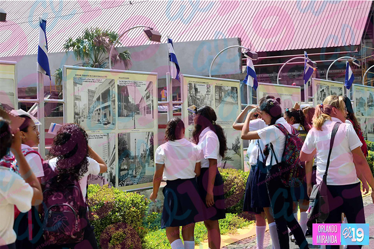 Estudiantes recorren avenida peatonal Augusto C. Sandino