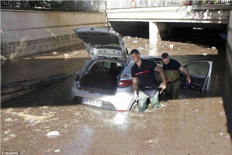Al menos 16 muertos por inundaciones en Riviera Francesa (FOTOS, VIDEO)
