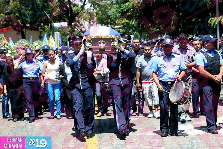 Policía rinde homenaje póstumo a agente fallecido durante actos vandálicos de Mina El Limón