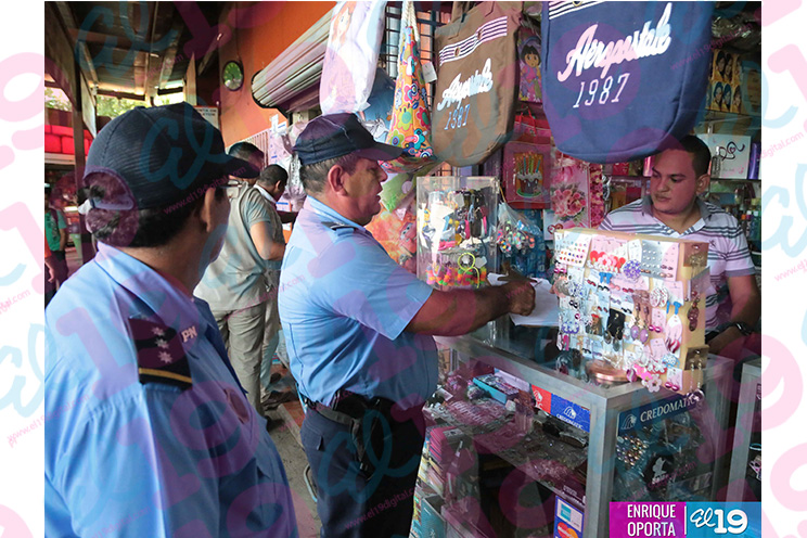 Policía Nacional garantiza la seguridad de usuarios y comerciantes del mercado Mayoreo