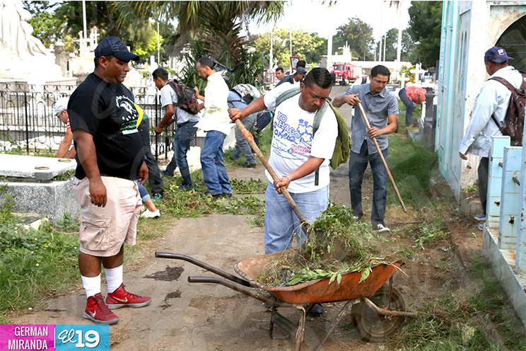 FNT-UNE participa en jornada de limpieza en el Cementerio General