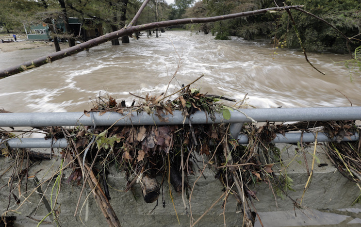 Tormenta en Texas deja dos muertos, además de daños e inundaciones