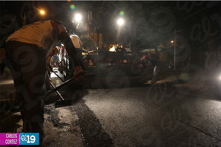 Comuna capitalina realiza trabajo de mejoramiento vial en carretera norte