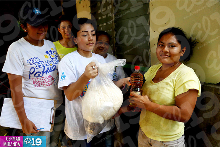 Entregan paquetes alimentarios en saludo a Carlos Fonseca