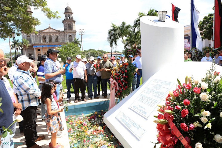 Nicaragüenses continúan rindiendo tributo al Comandante Carlos Fonseca