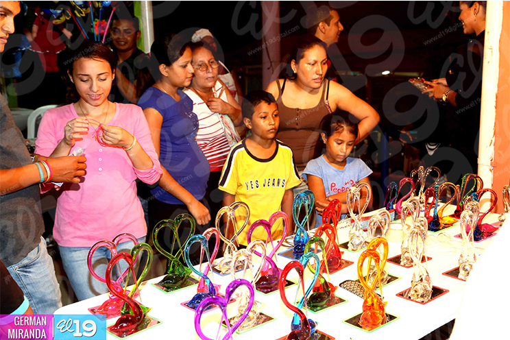 Desborde de nicaragüenses en la Feria de la Economía Familiar