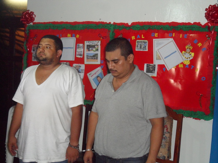Incautan maleta con dólares a salvadoreños 