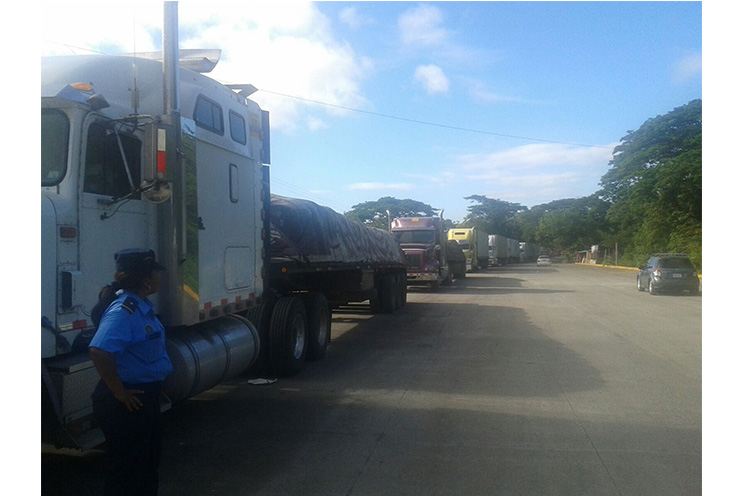 Transportistas centroamericanos exigen a Costa Rica no seguir generando caos