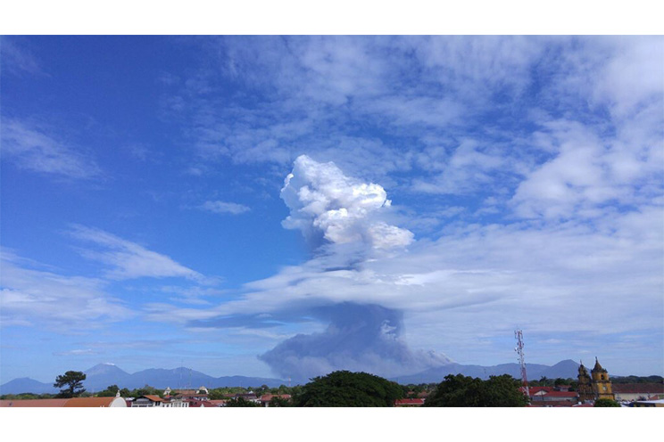 Volcán Telica registra fuerte explosión