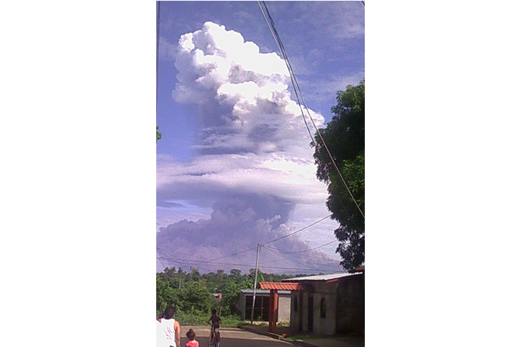 Volcán Telica registra fuerte explosión