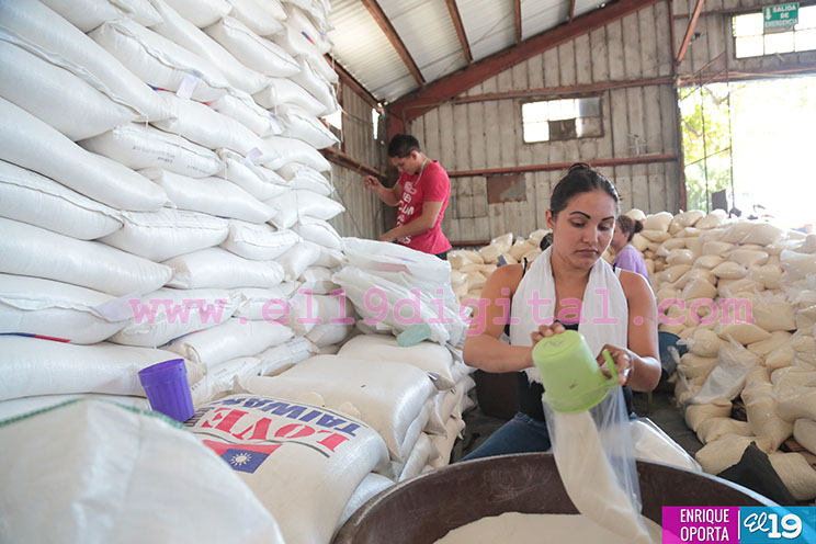 Inicia elaboración de paquetes para celebrar a María