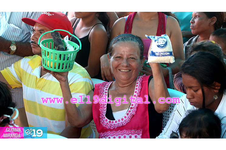 Inicia elaboración de paquetes para celebrar a María