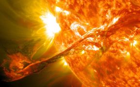 Una mancha solar más grande que la Tierra desafía a la NASA