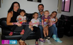 Descubra una historia de esperanza tras este retrato familiar