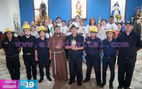 Bomberos celebran a San Pío de Pietrelcina