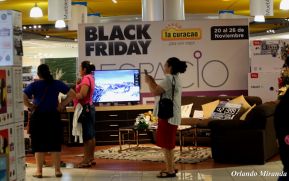 Ofertas de Black Friday se apoderan de comercios en todo el país
