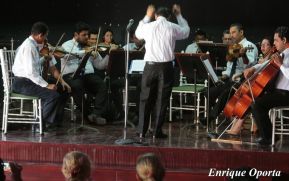 Orquesta Nacional brinda concierto navideño a adultos mayores