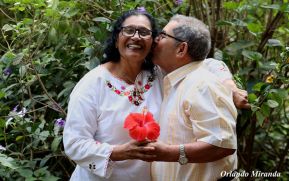 45 años tejiendo su matrimonio de la mano de Dios