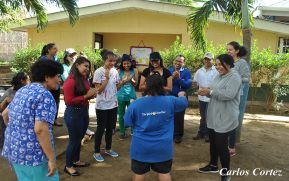 Jóvenes brindan amor a adultos mayores y niños con capacidades diferentes