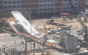 Colapsa puente peatonal en Florida