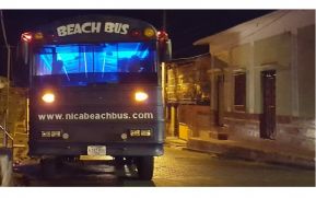 Súbase al bus más loco de Nicaragua y conozca las mejores playas del occidente