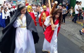 Niñez matagalpina participa de viacrucis infantil