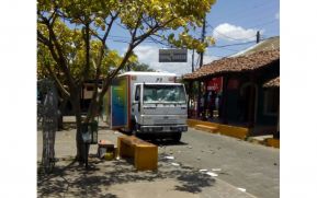Grupos desestabilizadores destruyen clínica móvil en Masaya