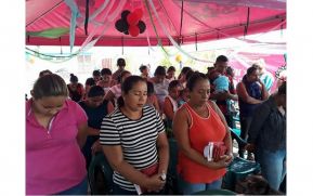 MIFAN entrega paquetes alimenticios a familias con embarazos múltiples en Juigalpa