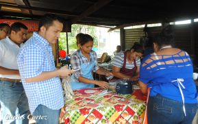Trabajadores por cuenta propia salen a las calles a ganar el pan diario