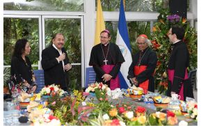 Nuncio Apostólico Waldemar Stanilaw presentó Cartas Credenciales al Presidente Daniel