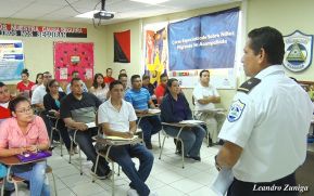 Capacitan al personal migratorio sobre políticas de género