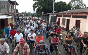 Caravana del Amor y la Paz en la ciudad de Corinto