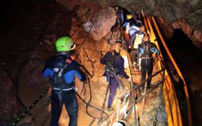 En marcha la operación de rescate de los niños tailandeses atrapados en una cueva