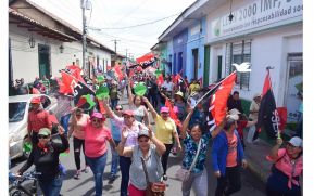 León sigue caminando por la Paz