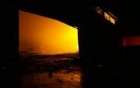 Incendio devoró bodega de empresa embotelladora de refrescos