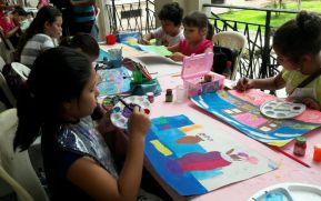 Niños pintan por la paz en Nicaragua