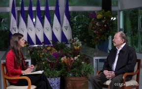 Daniel en entrevista con Julia Muriel Dominzain de Russia Today