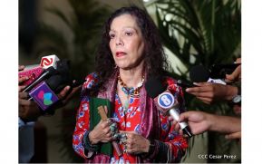 Rosario tras el acto del 38 Aniversario de la Fuerza Naval