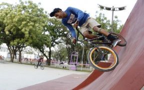 Jóvenes retoman los espacios de recreación con normalidad