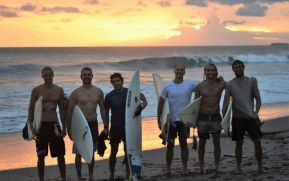 Muy concurridas de veraneantes Playa Gigante y Playa Guasacate en Tola