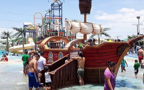 Niños disfrutan sanamente en paz y tranquilidad en el Parque Acuático