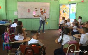 Mined se prepara para iniciar clases de inglés en segundo grado
