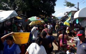 Domingo de compras en el mercado en Granada